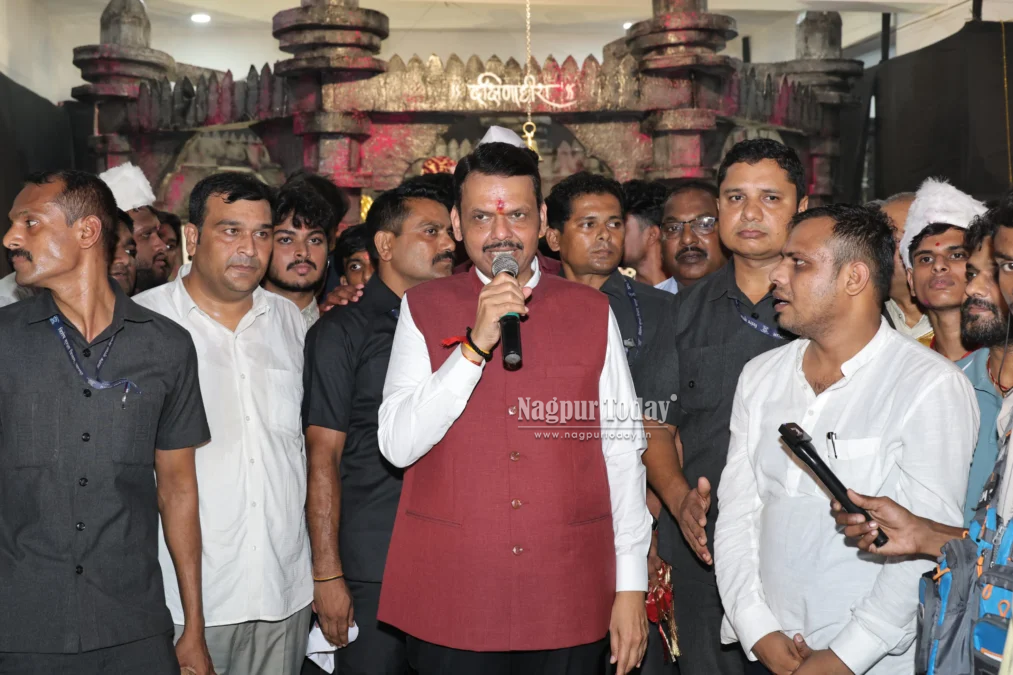 Devendra Fadnavis and CP Vishwas Nangare Patil Visit VNIT Nagpur During Ganeshotsav