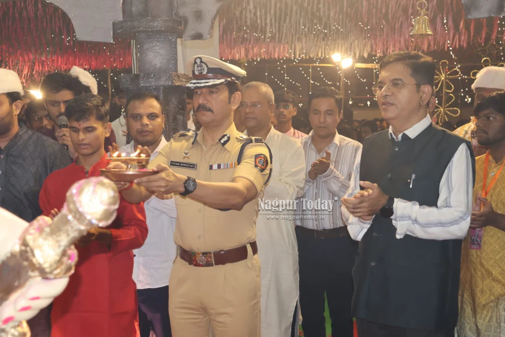 Devendra Fadnavis and CP Vishwas Nangare Patil Visit VNIT Nagpur During Ganeshotsav
