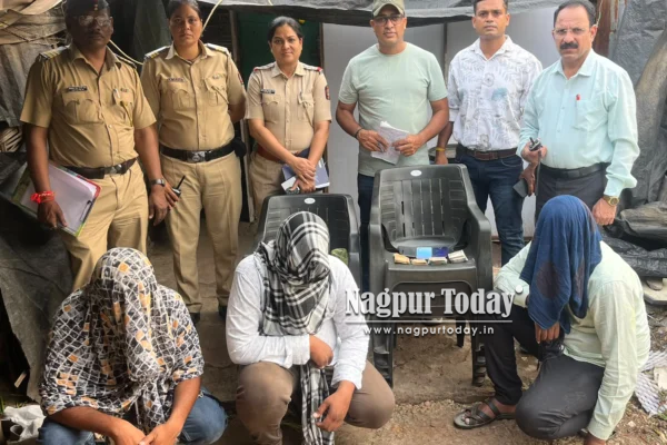 Cops raid gambling den in Gokulpeth Market