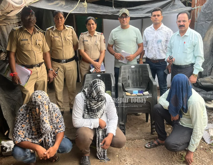 Cops raid gambling den in Gokulpeth Market
