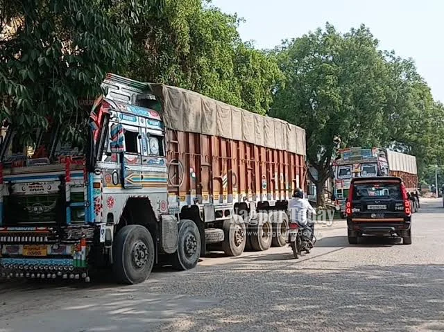 हाईवे पर ट्रक रोककर लूट की कोशिश, पुलिस ने चार आरोपियों को दबोचा