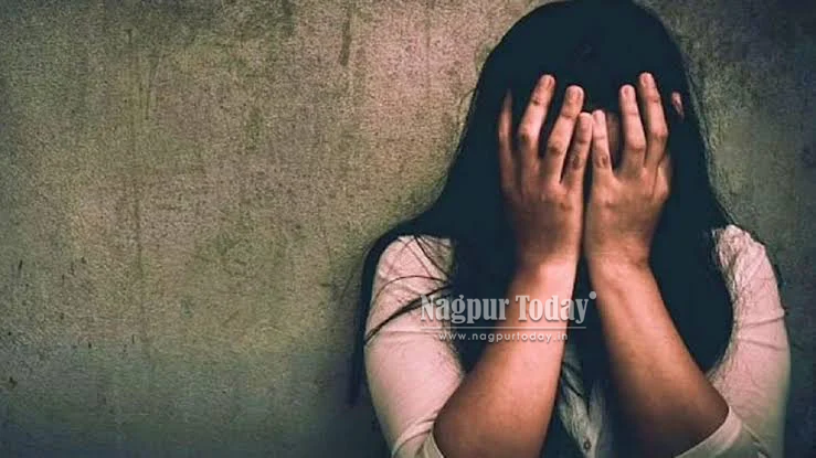 रात के सफर में कंडक्टर की शर्मनाक हरकत, युवती से दुष्कर्म की कोशिश का आरोप