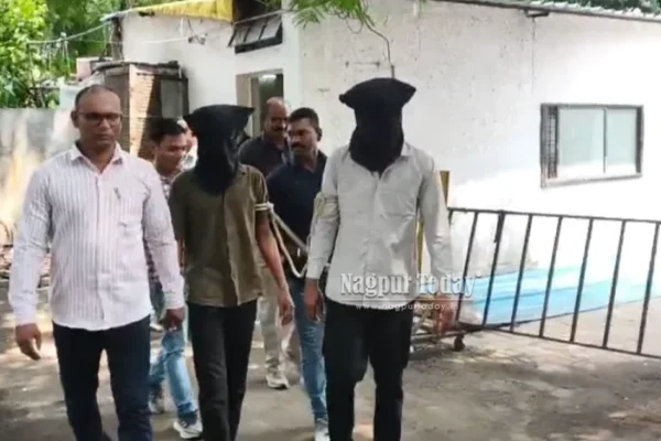 रजनीगंधा की पुड़िया रोकने पर हुआ अपमान, बदले में पब में लगा दी आग