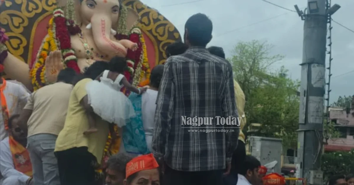 नागपुरात ढोल-ताशांचा गजर, गुलालाची उधळण; ‘बाप्पा मोरया’च्या जयघोषात विसर्जन मिरवणुकीला सुरुवात