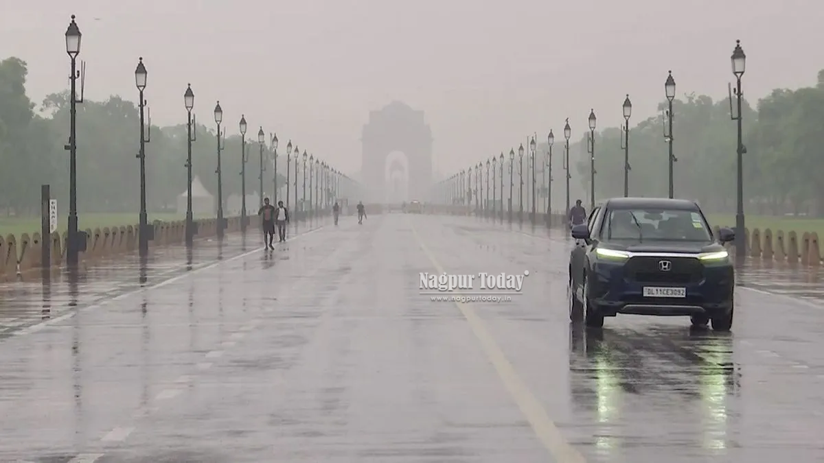 Delhi wakes up to heavy rain, thunderstorms