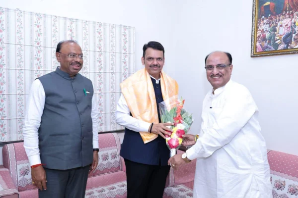 नागपुरात फडणवीसांसोबतच्या चर्चेनंतर अनिल सोले यांची माघार; सुधाकर कोहळेंना पाठिंबा