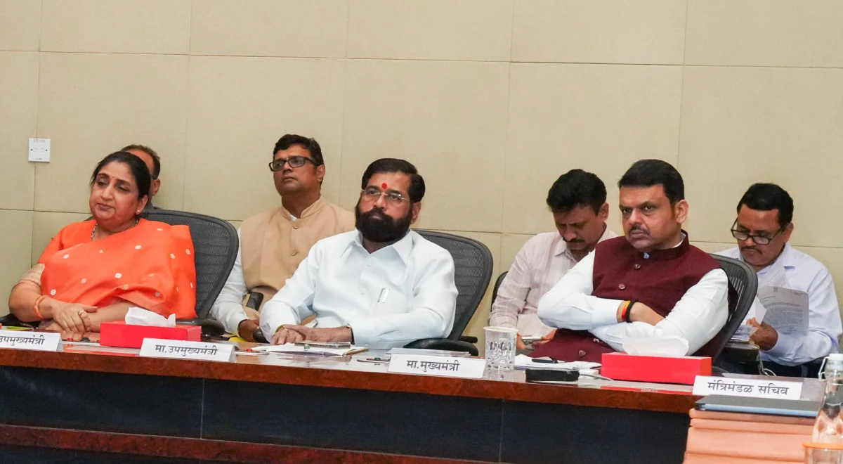 Maha Cabinet okays Rs 5,000 advance aid to farmers in drought-hit areas before Diwali