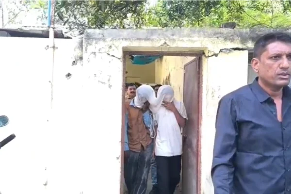 Nagpur: Two staffers arrested for stealing 9 mobiles, watch from Flipkart parcels