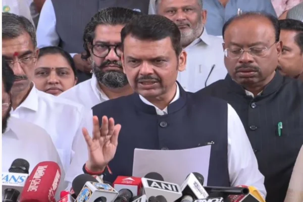 Maha expands drought-hit list to 305 talukas; Rs 5,000 Diwali bonus for farmers