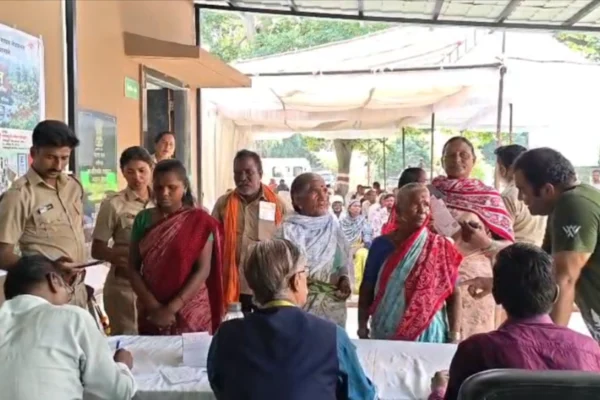 चोरबाहुलीत मोफत नेत्र तपासणी शिबिर, 350 नागरिकांचा लाभ