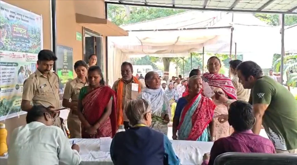 चोरबाहुलीत मोफत नेत्र तपासणी शिबिर, 350 नागरिकांचा लाभ