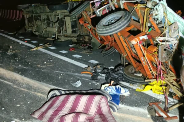 7 Wardha devotees killed as truck rams Bolero pickup on Samruddhi Mahamarg