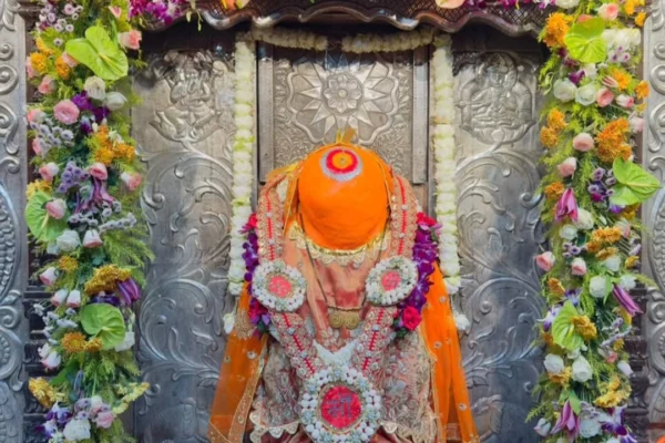 Koradi Mahalakshmi Temple Witnesses Navratri Rush as Devotees Arrive from 4 AM