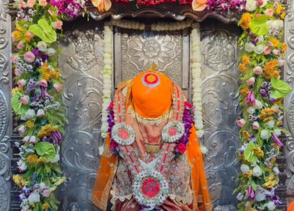 Koradi Mahalakshmi Temple Witnesses Navratri Rush as Devotees Arrive from 4 AM
