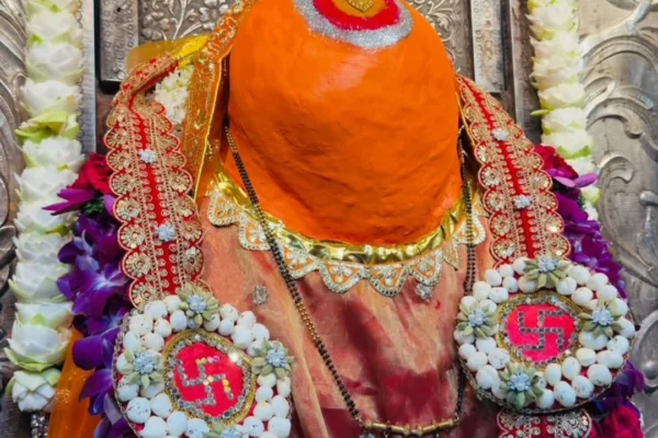 कोराडी महालक्ष्मी मंदिरात नवरात्रोत्सवाचा उत्साह; स्वयंभू दर्शनासाठी पहाटे ४ पासून भाविकांची गर्दी