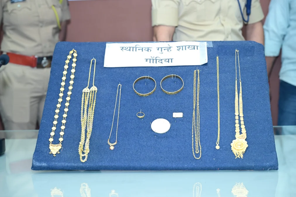 गोंदिया में 40 लाख की चोरी , माल छुपाया इंदौर की ससुराल में , 26 तोला सोना जब्त , शातिर चोर फरार
