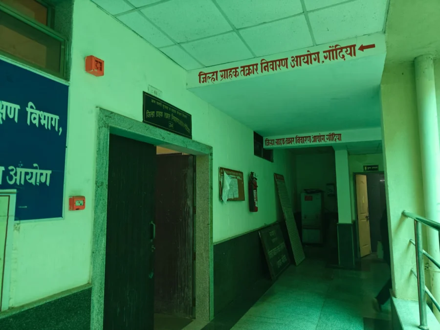 गोंदिया: 8 साल दबाए रखा दिव्यांग का पैसा , गैर-जमानती वारंट पर हाजिर हुए SBI मैनेजर , 6.68 लाख का थमाया चेक