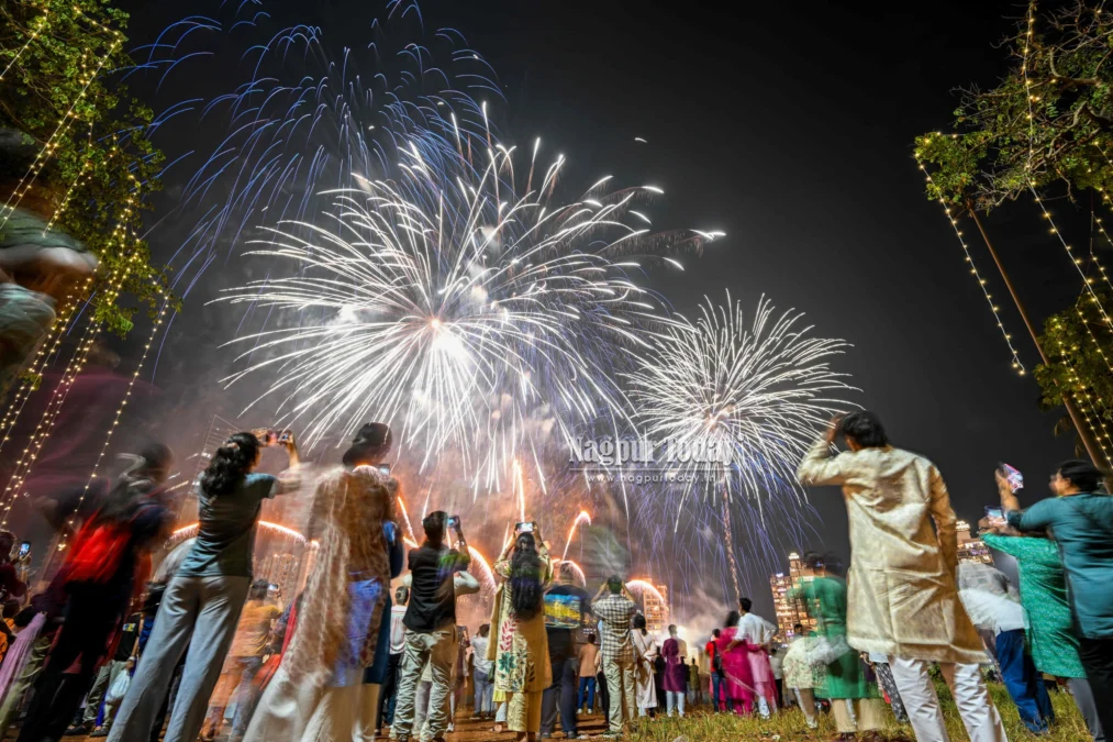 दिवाळीच्या जल्लोषावर नियमांचे बंधन; फटाके कुठे आणि किती वाजेपर्यंत फोडता येणार? नियम मोडल्यास कारवाई