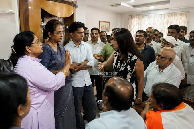 निर्मल उज्ज्वल में पैसे वापसी को लेकर जमाकर्ताओं का हंगामा