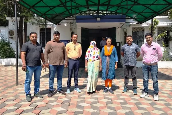 NCB Arrests Woman for Stealing Gold Chain in E-Rickshaw
